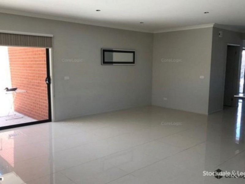 37 Brightstone Drive, Clyde North VIC 3978