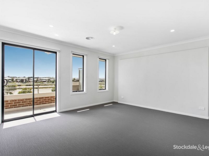 82 Longshore Drive, Clyde North VIC 3978