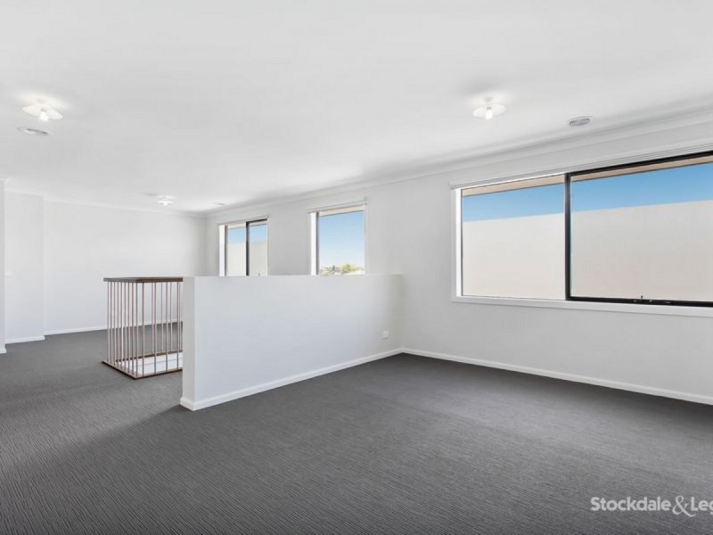 82 Longshore Drive, Clyde North VIC 3978