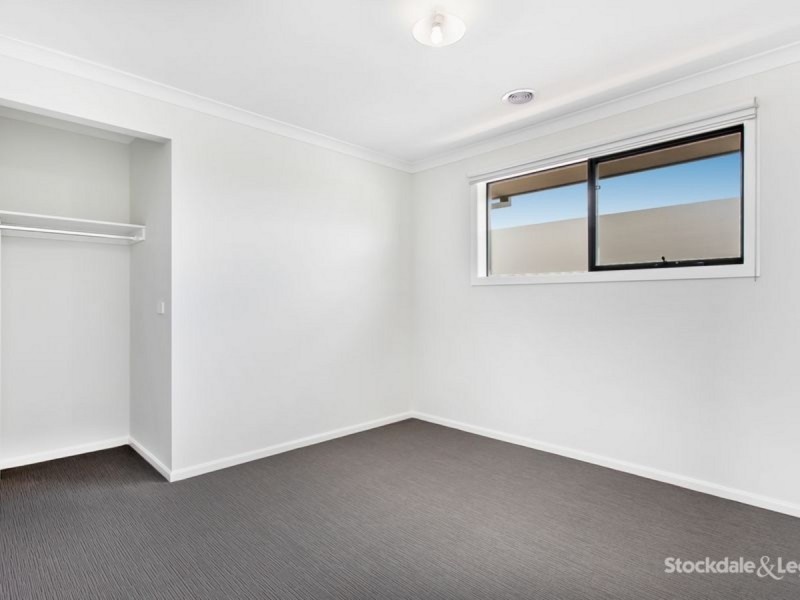 82 Longshore Drive, Clyde North VIC 3978