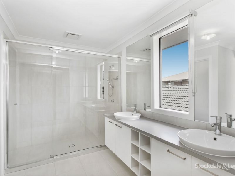 82 Longshore Drive, Clyde North VIC 3978