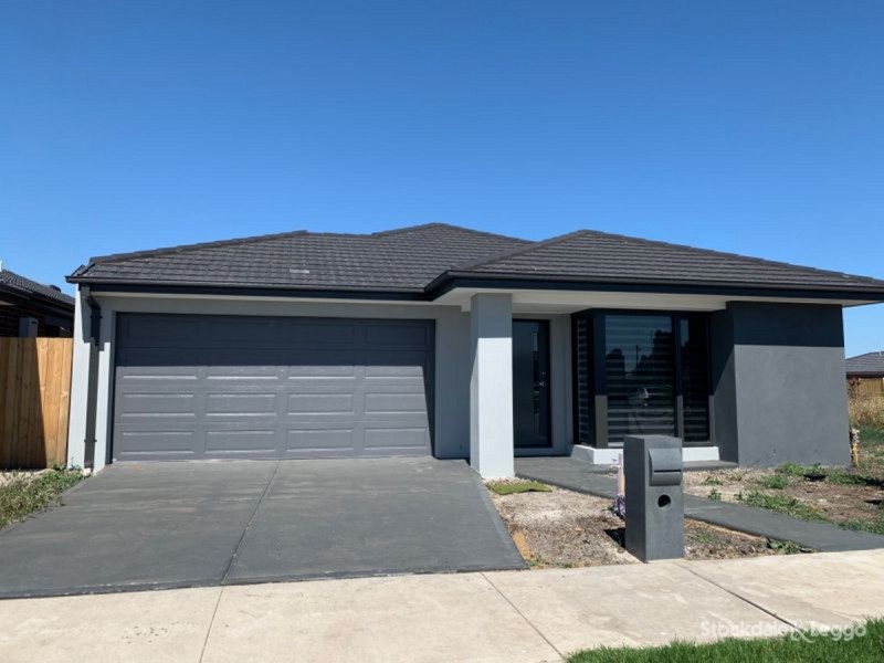 14 Nest Circuit, Cranbourne East VIC 3977