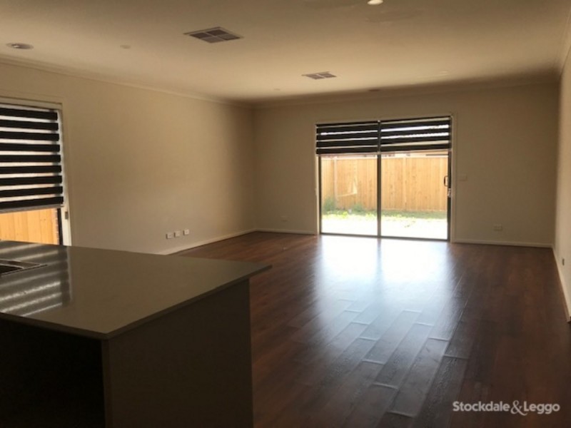 14 Nest Circuit, Cranbourne East VIC 3977