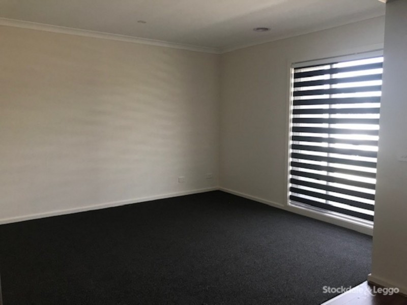 14 Nest Circuit, Cranbourne East VIC 3977