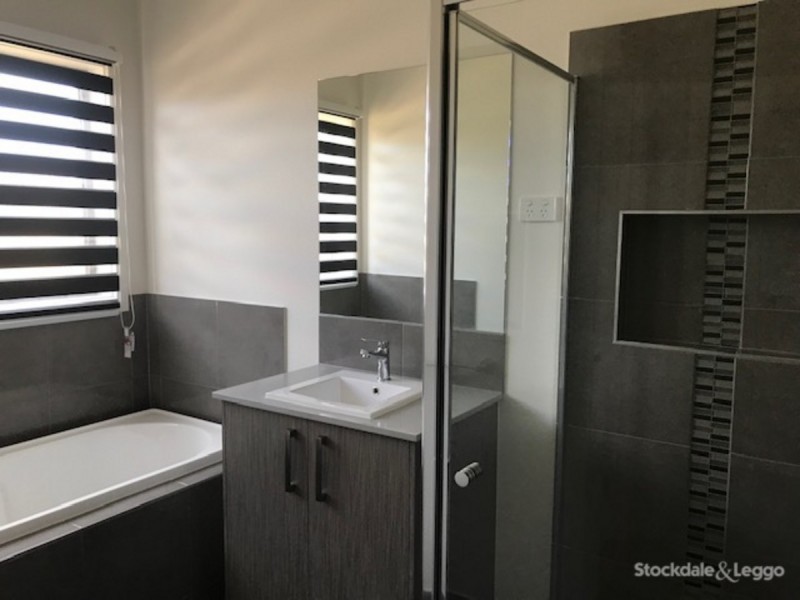 14 Nest Circuit, Cranbourne East VIC 3977