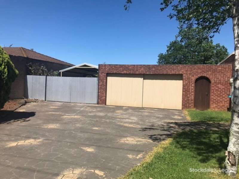 14 Huon Park Drive, Cranbourne North VIC 3977