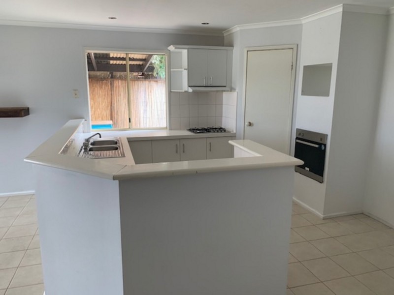 8 Raphael Street, Hallam VIC 3803