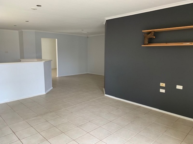 8 Raphael Street, Hallam VIC 3803