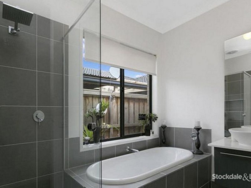 18 Hillfarm Drive, Clyde VIC 3978