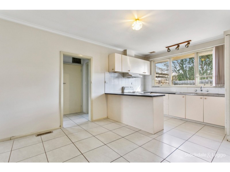 18 Meadow Wood Walk, Narre Warren VIC 3805