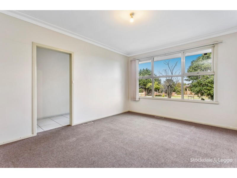 18 Meadow Wood Walk, Narre Warren VIC 3805