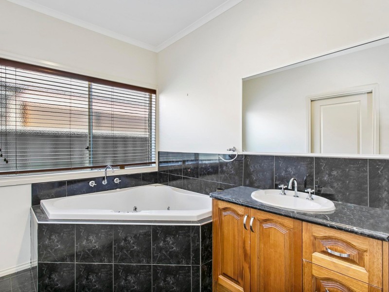3 Nevin Grove, Berwick VIC 3806