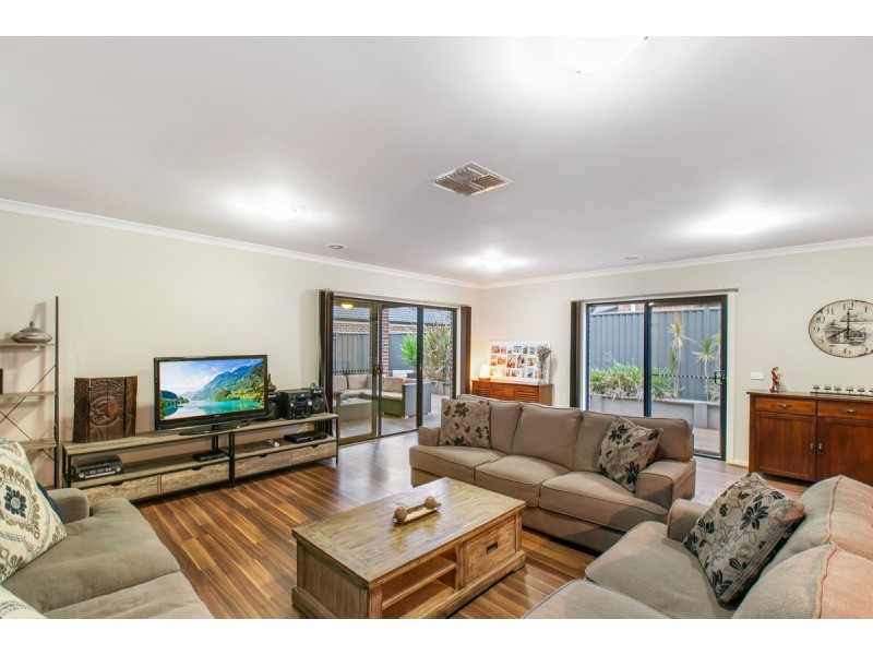 22 Merrowland Avenue, Cranbourne North VIC 3977