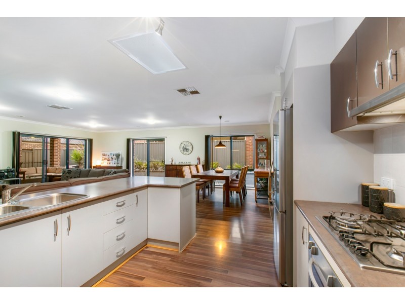 22 Merrowland Avenue, Cranbourne North VIC 3977