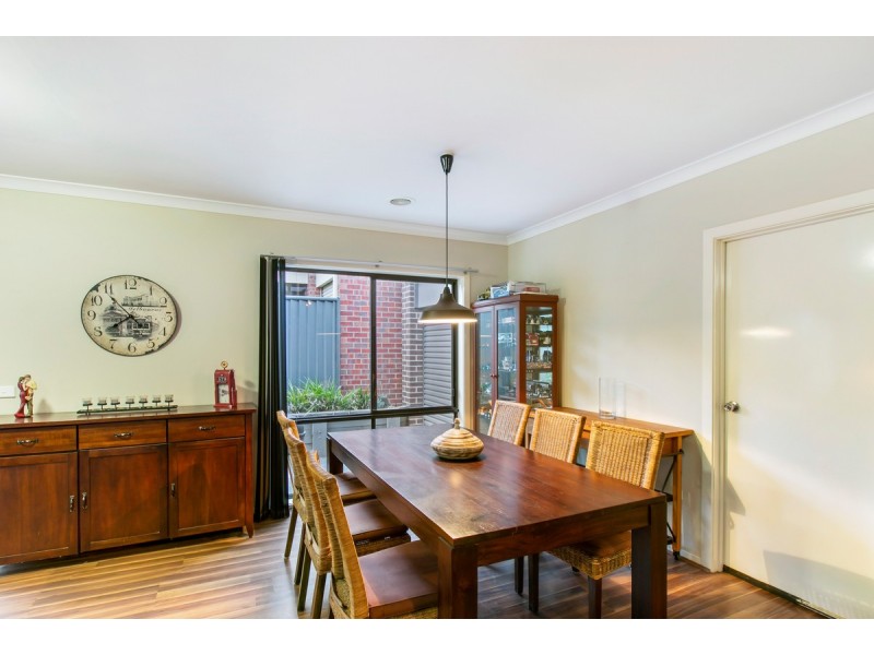 22 Merrowland Avenue, Cranbourne North VIC 3977