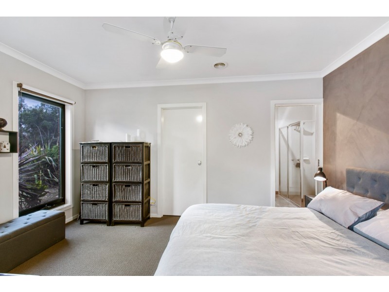 22 Merrowland Avenue, Cranbourne North VIC 3977