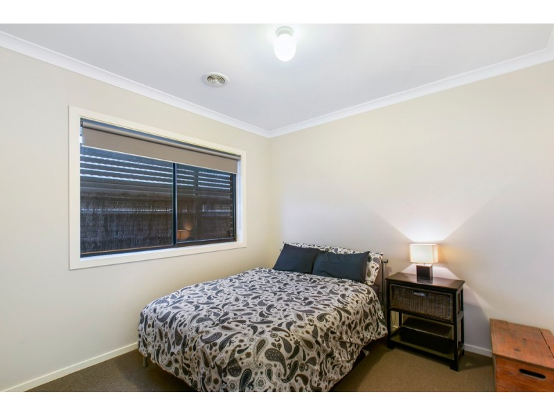 22 Merrowland Avenue, Cranbourne North VIC 3977