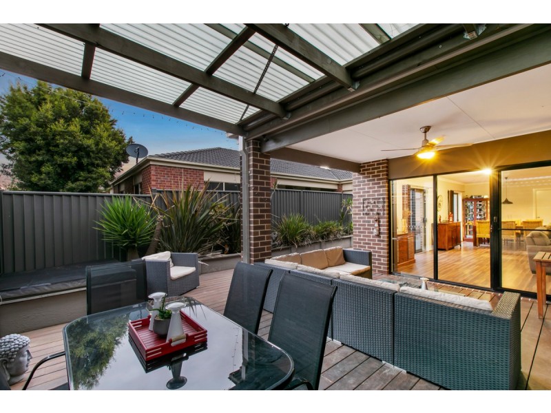 22 Merrowland Avenue, Cranbourne North VIC 3977