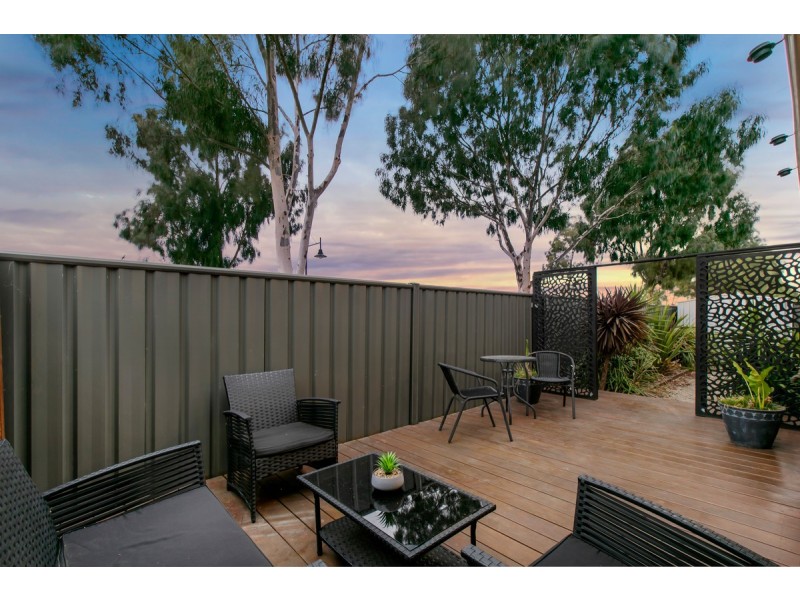 22 Merrowland Avenue, Cranbourne North VIC 3977