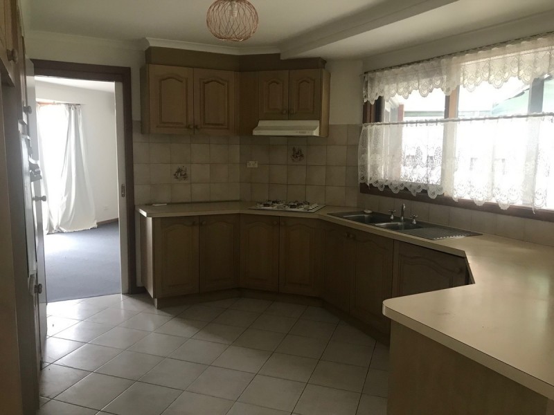 42 Brentwood Drive, Cranbourne North VIC 3977