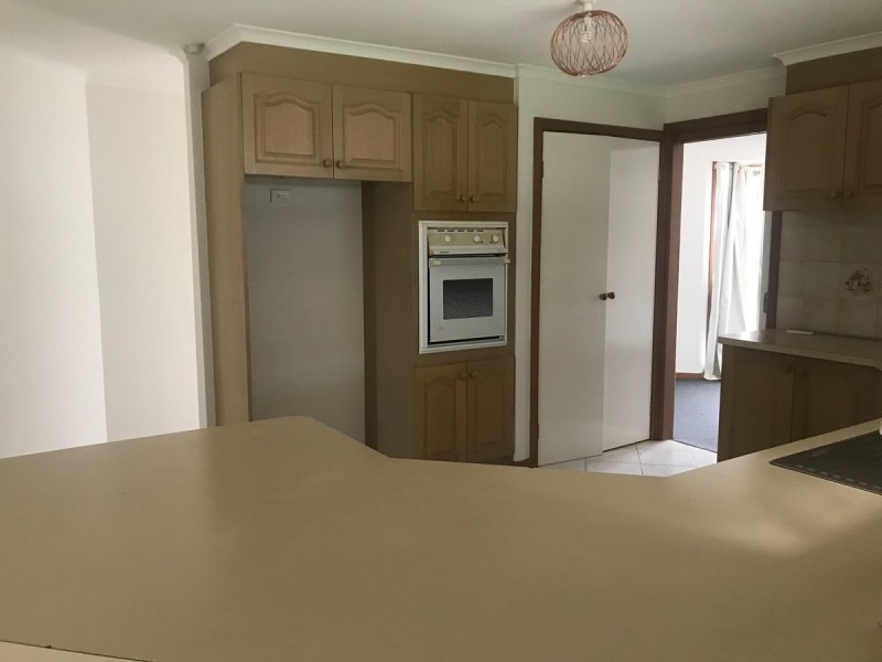 42 Brentwood Drive, Cranbourne North VIC 3977