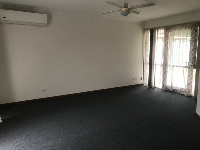 42 Brentwood Drive, Cranbourne North VIC 3977