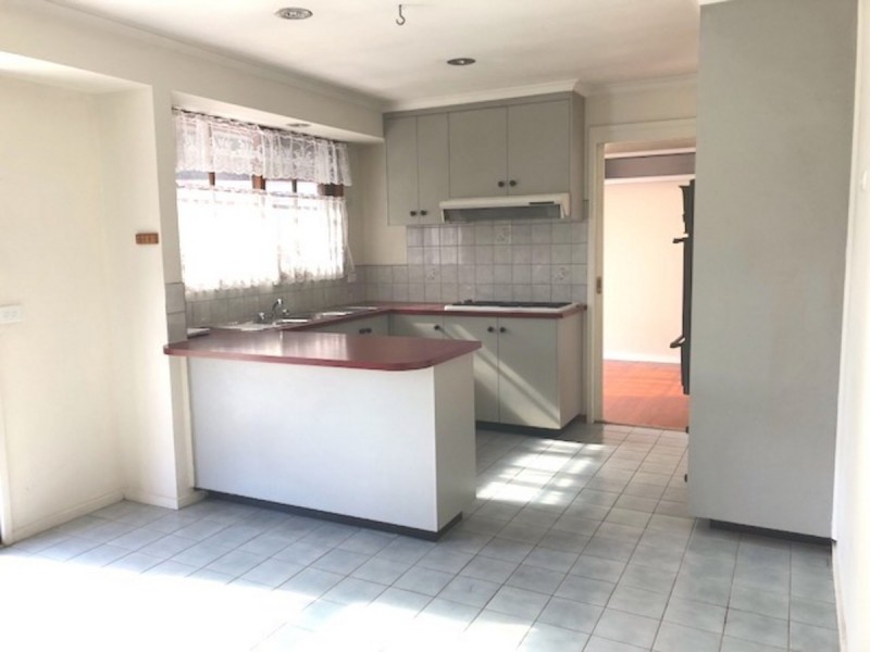9 Collins Crescent, Berwick VIC 3806