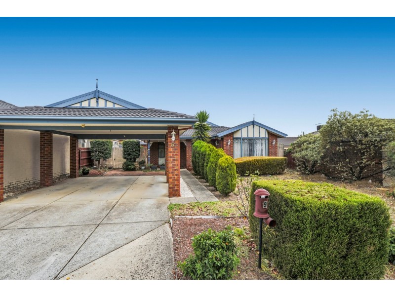 9 Canterbury Close, Narre Warren VIC 3805