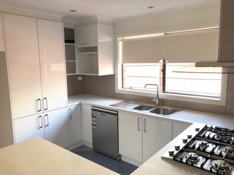 9 Canterbury Close, Narre Warren VIC 3805