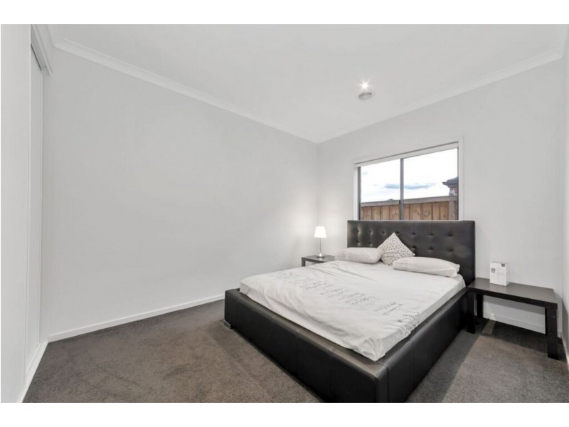 23 Broadbank Crescent, Clyde North VIC 3978