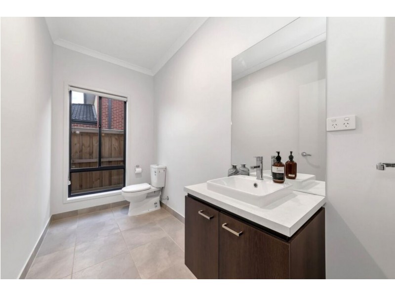 23 Broadbank Crescent, Clyde North VIC 3978