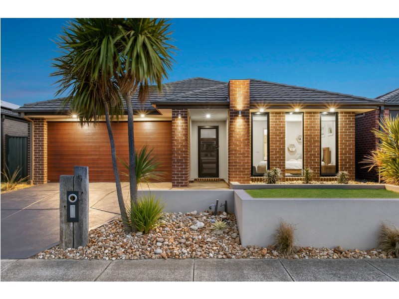5 Peregrine Street, Cranbourne North VIC 3977