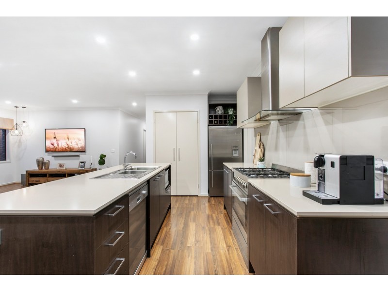 5 Peregrine Street, Cranbourne North VIC 3977