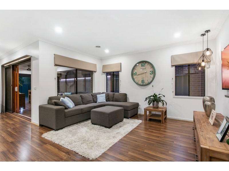 5 Peregrine Street, Cranbourne North VIC 3977