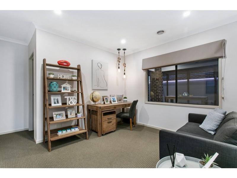 5 Peregrine Street, Cranbourne North VIC 3977