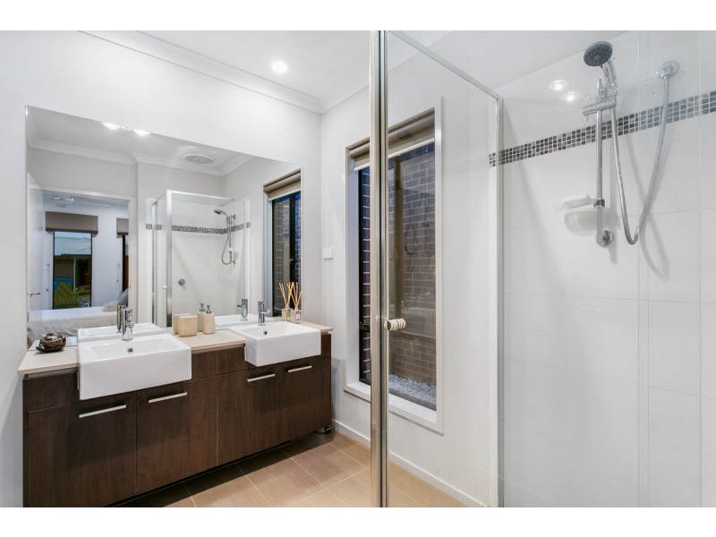 5 Peregrine Street, Cranbourne North VIC 3977