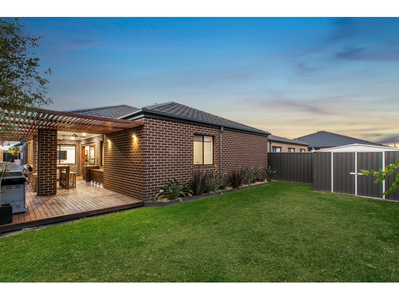 5 Peregrine Street, Cranbourne North VIC 3977