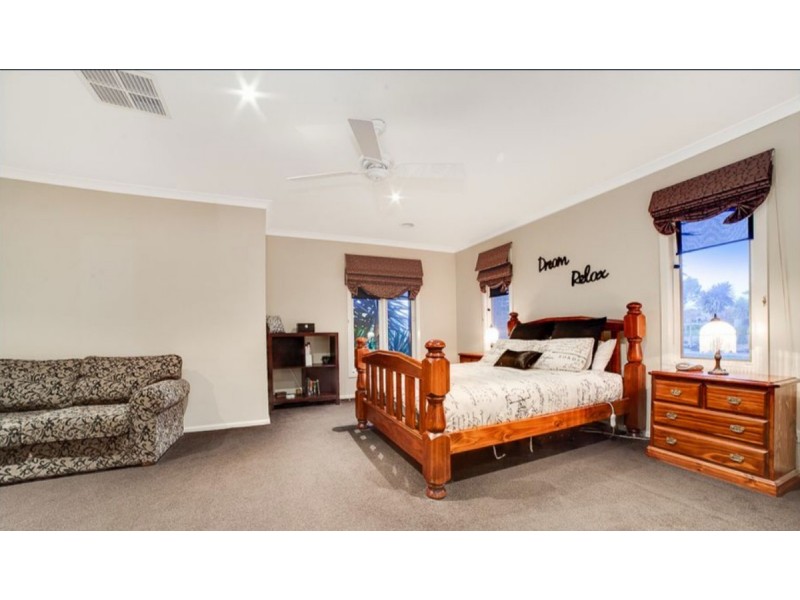 17 Premier Drive, Berwick VIC 3806