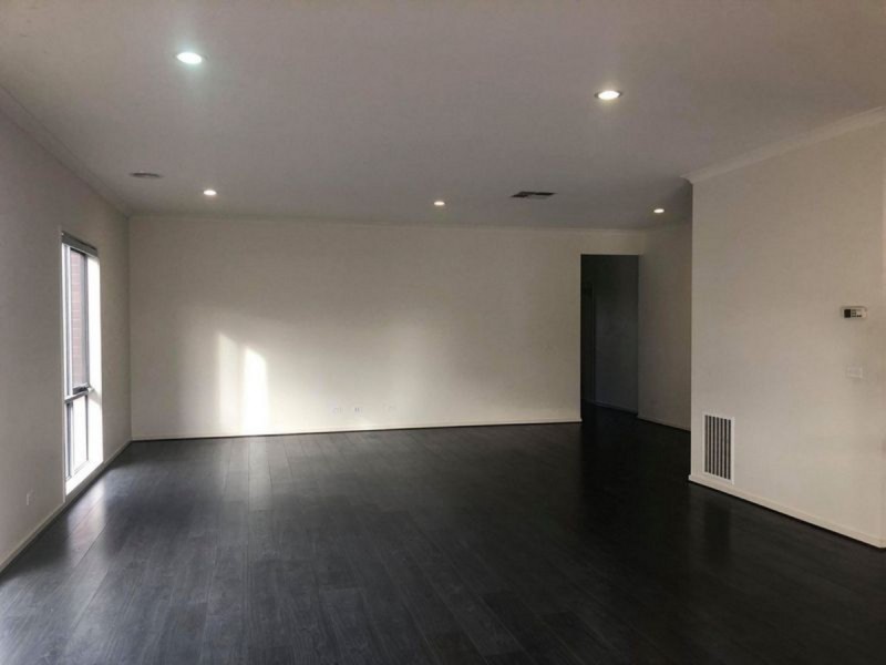 100 Selandra Boulevard, Clyde North VIC 3978