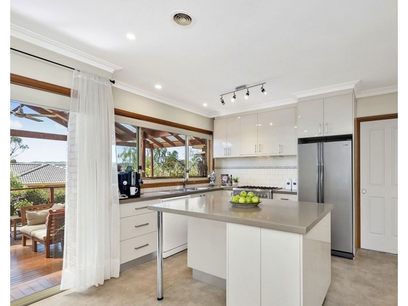 16 Hilltop Close, Narre Warren South VIC 3805