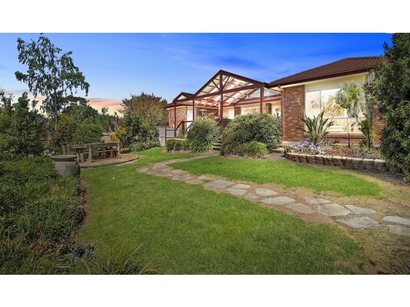 16 Hilltop Close, Narre Warren South VIC 3805