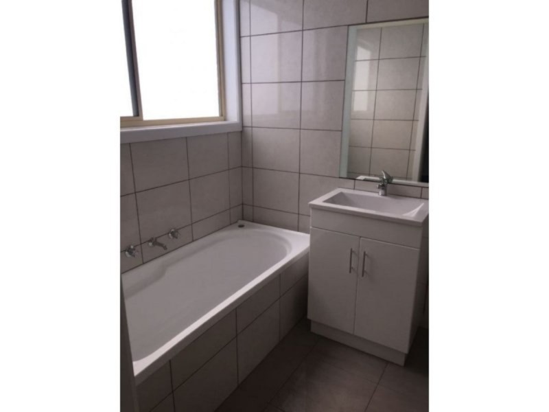 2/24 Amber Crescent, Narre Warren VIC 3805