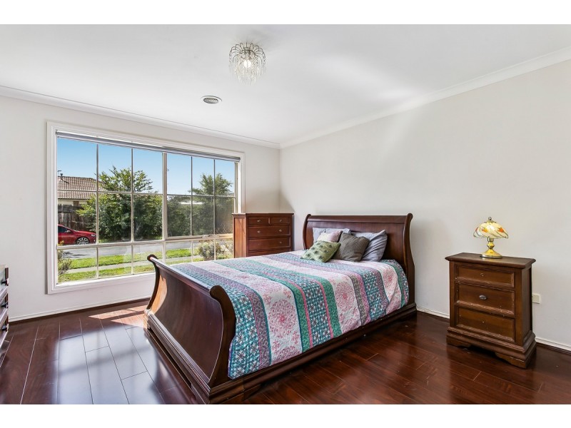 27 Kingston Avenue, Narre Warren South VIC 3805