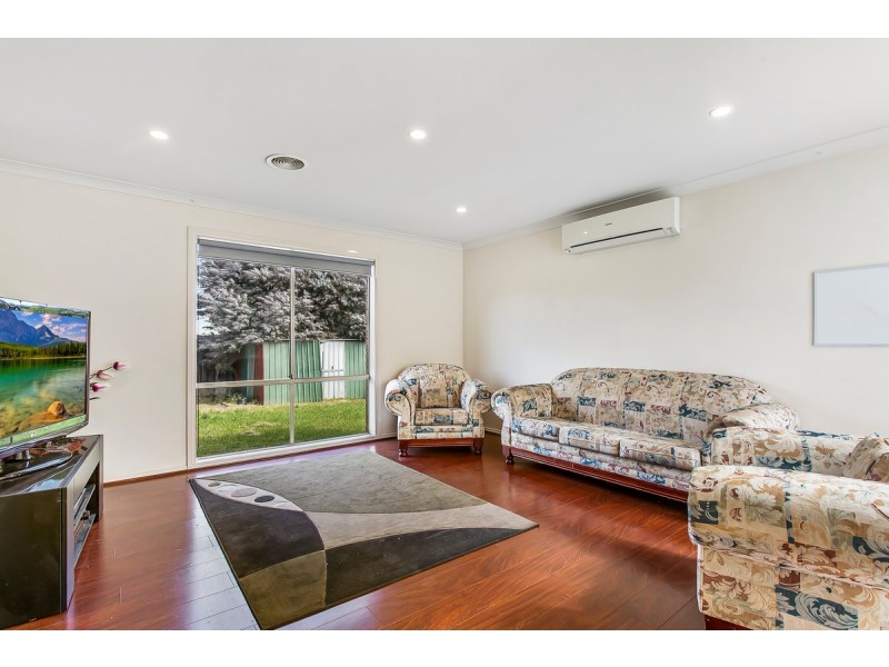 27 Kingston Avenue, Narre Warren South VIC 3805