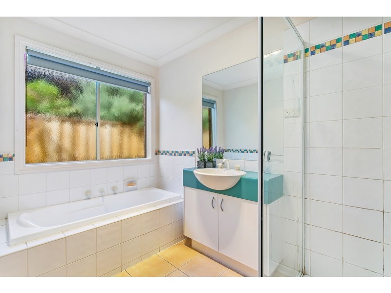 27 Kingston Avenue, Narre Warren South VIC 3805