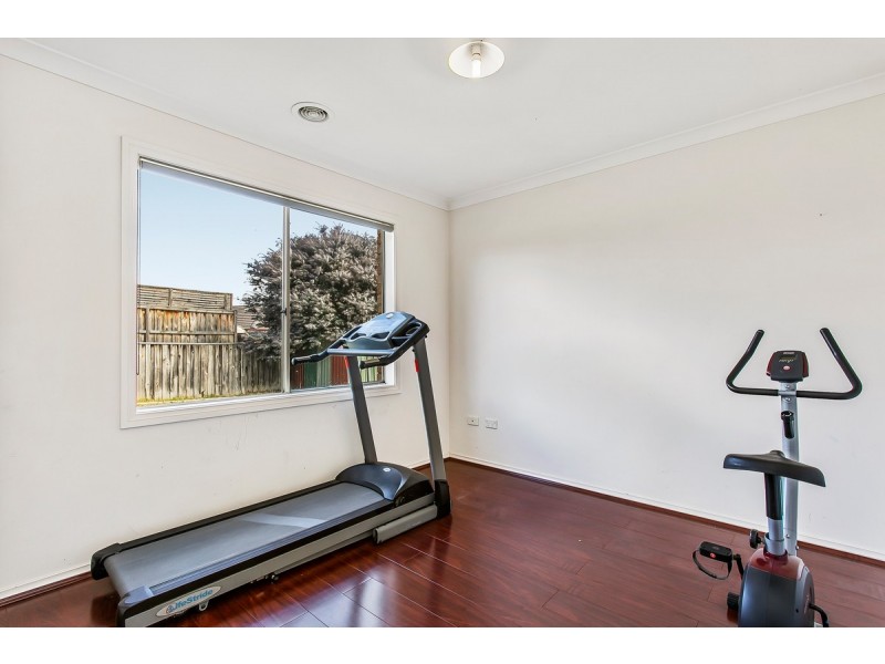 27 Kingston Avenue, Narre Warren South VIC 3805