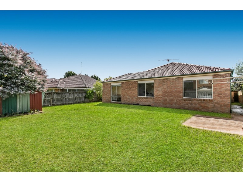 27 Kingston Avenue, Narre Warren South VIC 3805