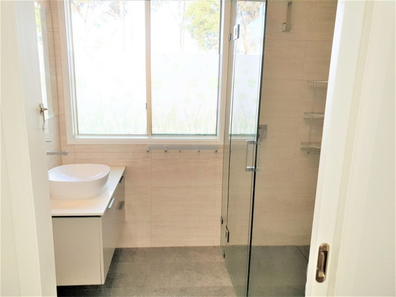 24 Cottswold Avenue, Narre Warren VIC 3805