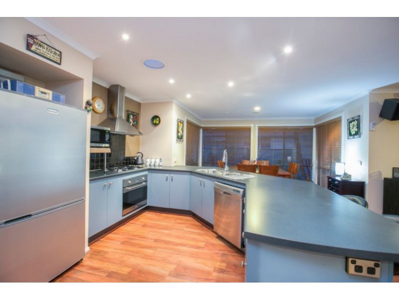 4 Foxwood Drive, Cranbourne East VIC 3977