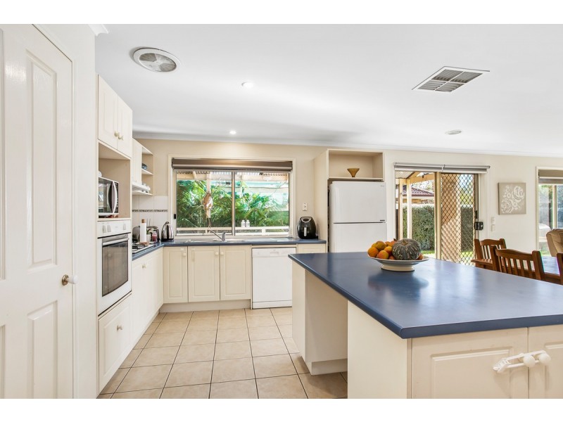 8 Feehan Crescent, Narre Warren South VIC 3805